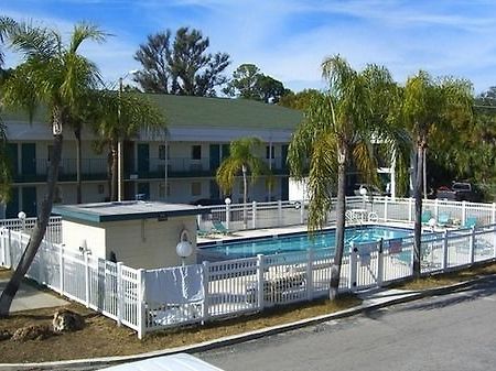 Oyo Hotel New Port Richey Gulf Beach Us 19 エクステリア 写真