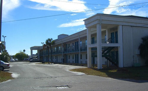 Oyo Hotel New Port Richey Gulf Beach Us 19 エクステリア 写真