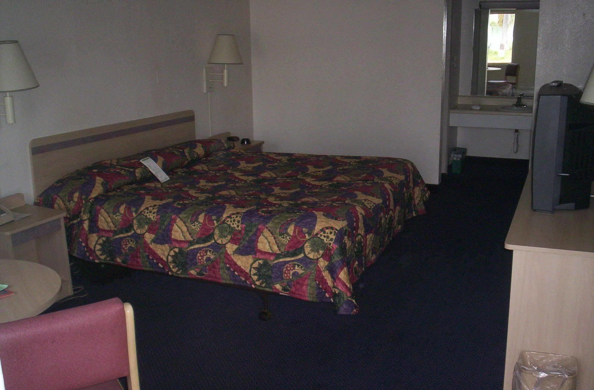 Oyo Hotel New Port Richey Gulf Beach Us 19 エクステリア 写真