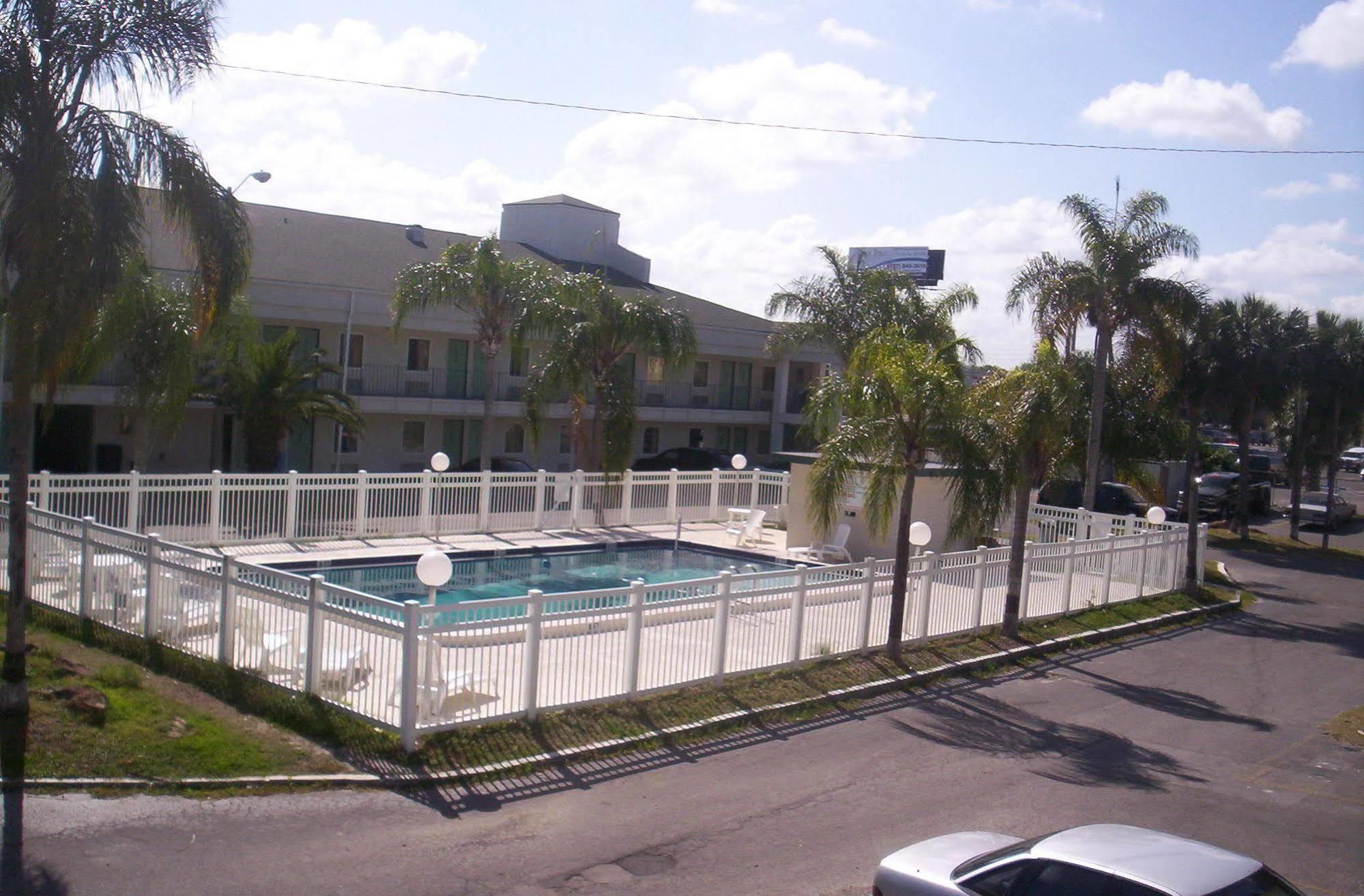 Oyo Hotel New Port Richey Gulf Beach Us 19 エクステリア 写真