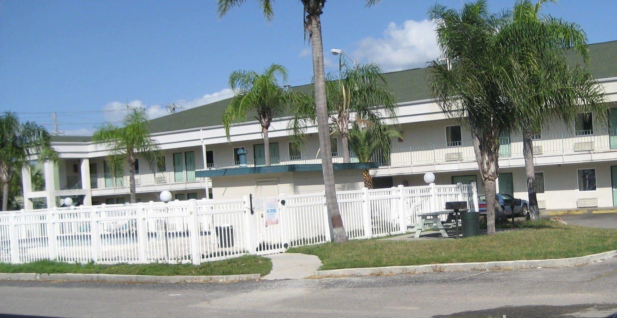 Oyo Hotel New Port Richey Gulf Beach Us 19 エクステリア 写真